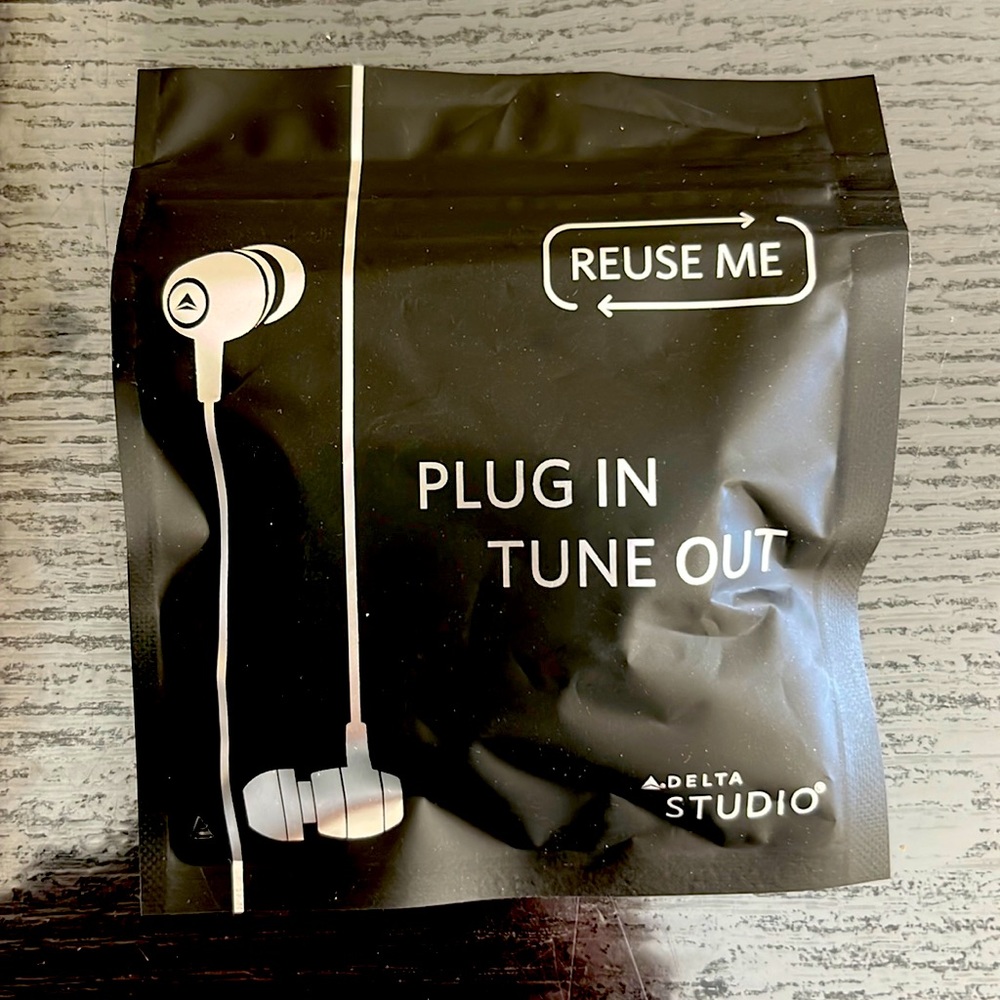 Reuasable headphones. NIB. Bundle & save!